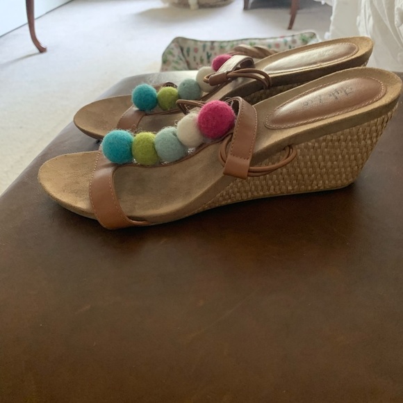 Sandals - Picture 2 of 3